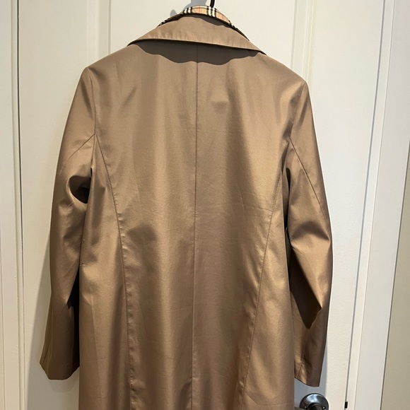 ✨SOLD✨ - Burberry Trench Coat - Picture 6 of 6